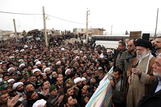 بازدید سرزده رهبر انقلاب از مناطق زلزله زده کرمانشاه