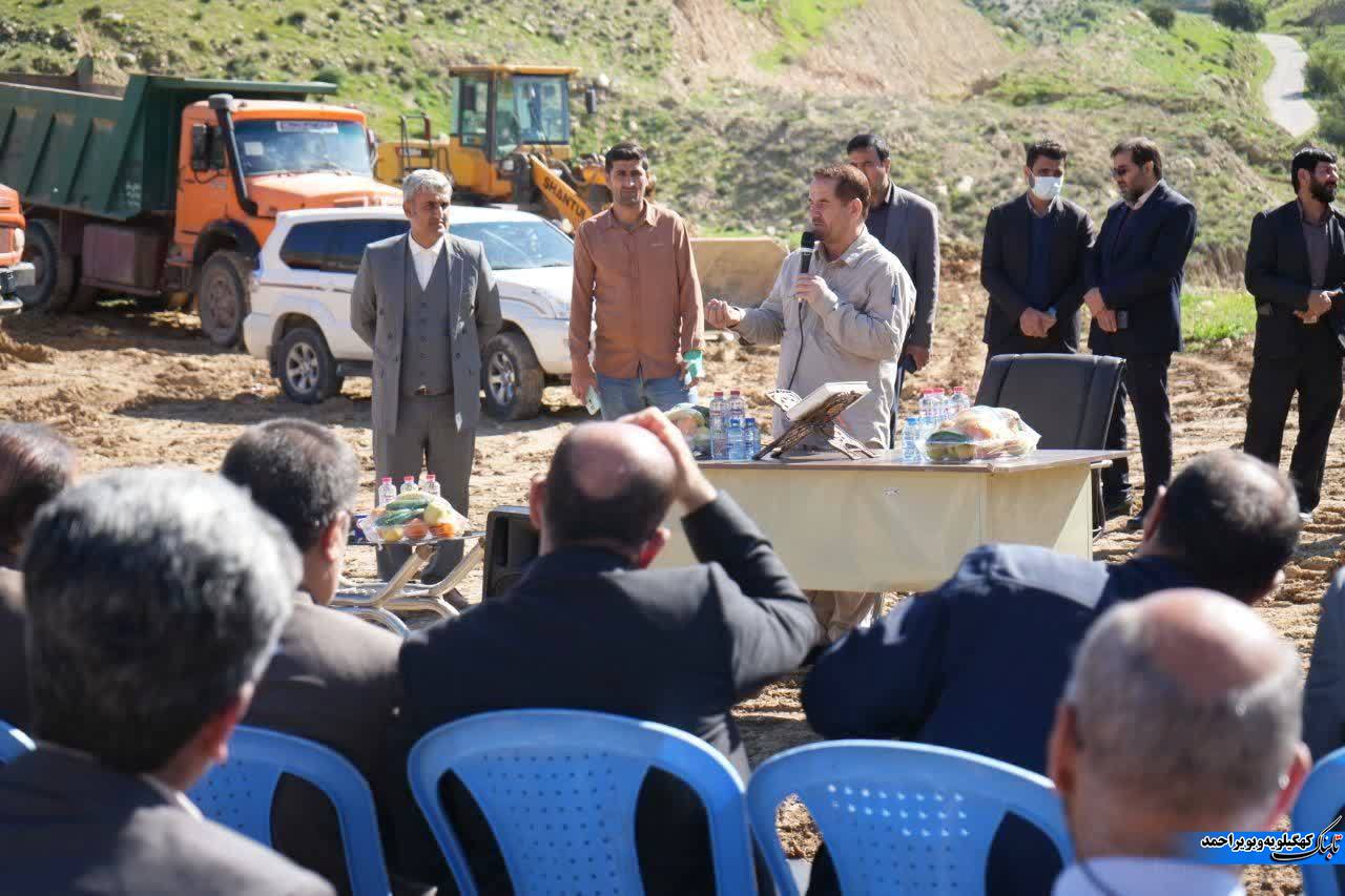 حضور استاندار و فرمانده سپاه فتح در یادواره شهدای لنده/کلنگ زنی فاز دوم لنده-دهدشت، پاتاوه و جاده روستایی عشایری گرده کلات/ احمد زاده قول داد موگرمون گاز دار شود/پروژه ساماندهی رودخانه جن آغاز شد و ایستگاه پمپاژ دشت بن تزریق اعتبار گردید+تصاویر