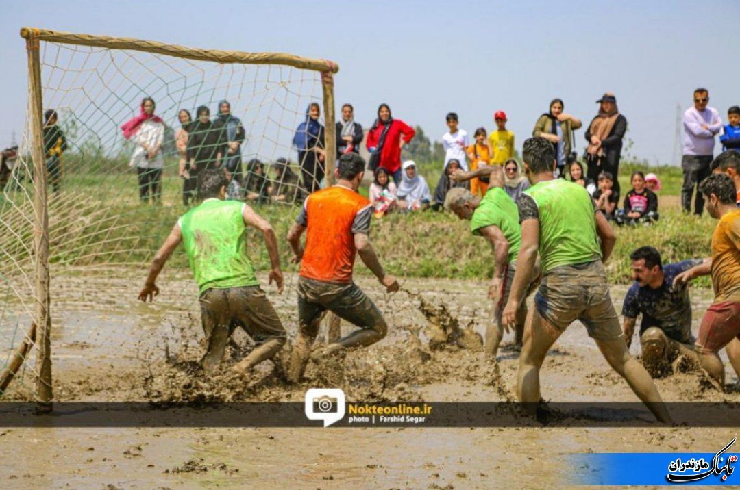 برگزاری مسابقه‌ی فوتشال در روستای ریحان‌آباد گلوگاه