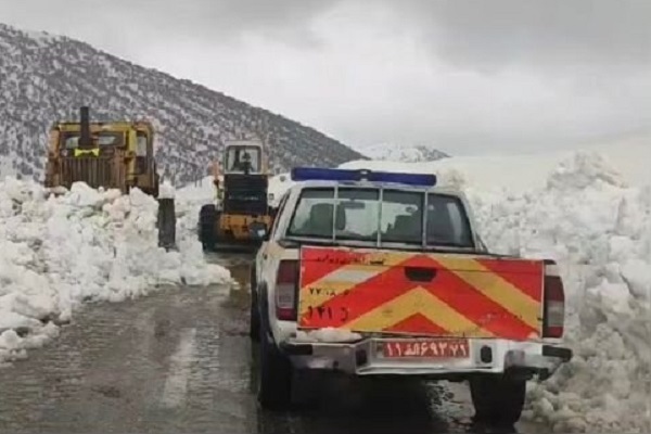 امدادرسانی به ۱۶۰ خودروی گرفتار در برف و کولاک
