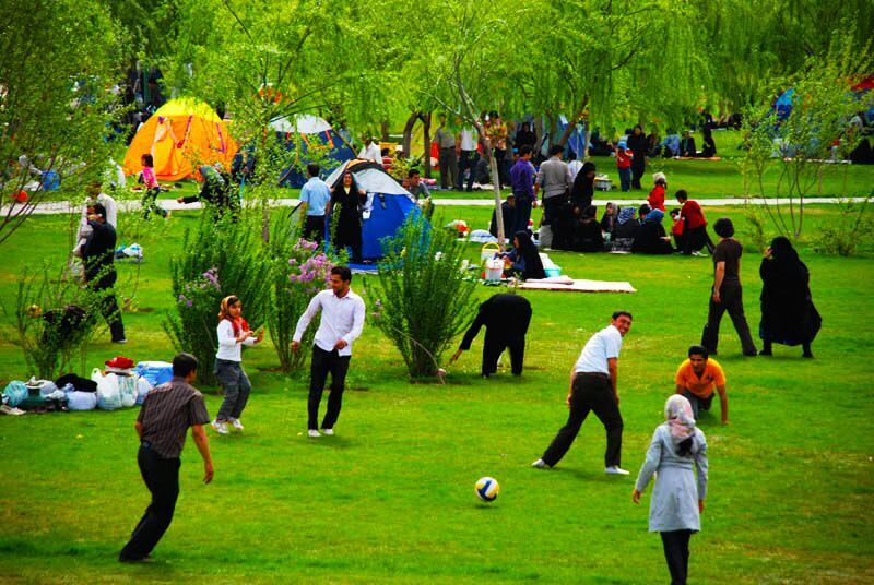 سیزده به در؛ روز احترام به طبیعت است/ به یاد امام شهید نهال بکاریم
