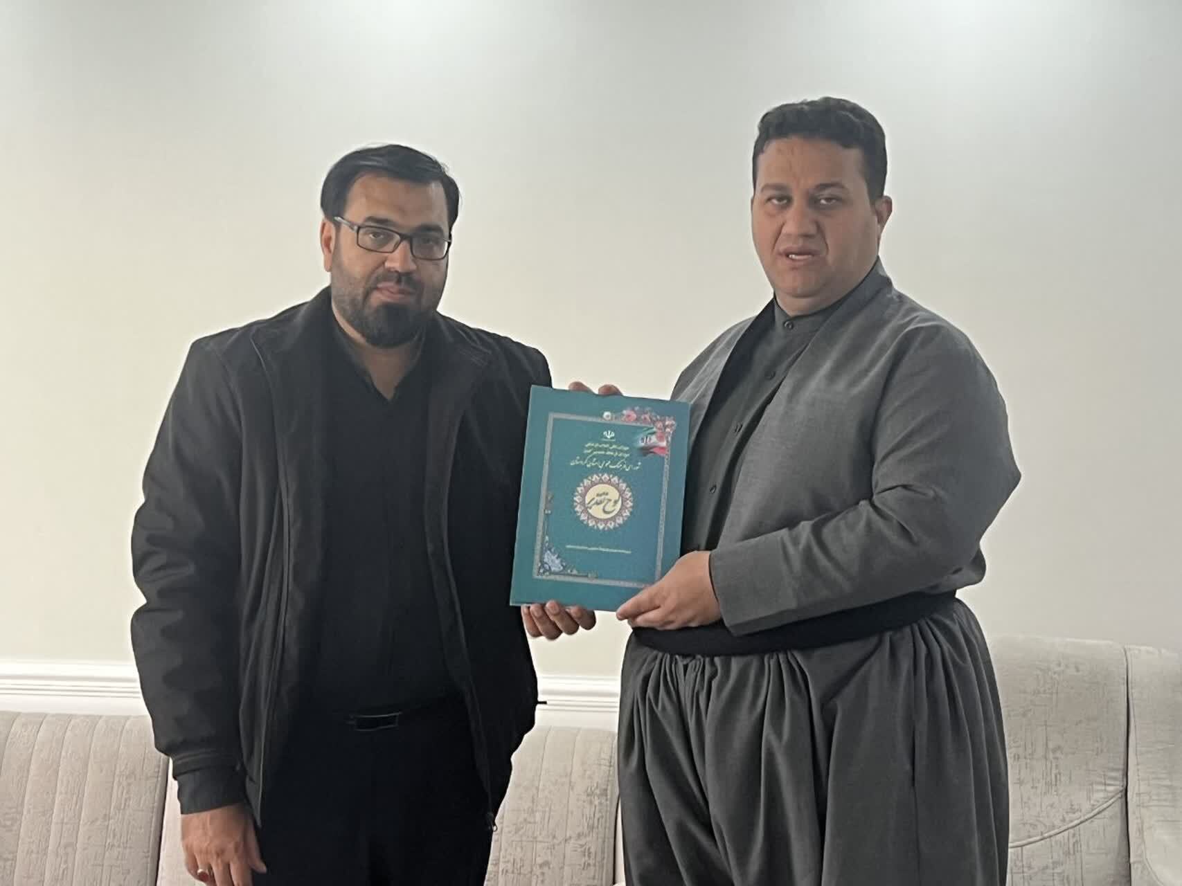 تقدیر مدیرکل فرهنگ کردستان از تابناک/ در روزهای سخت، کنار انقلاب و مردم ایستادید تقدیر مدیرکل فرهنگ کردستان از تابناک/ در روزهای سخت، کنار انقلاب و مردم ایستادید