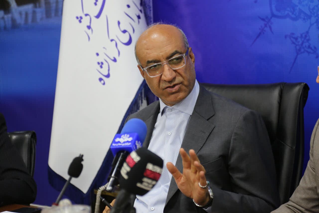 با اخلالگران بازار و متخلفان بدون اغماض برخورد شود